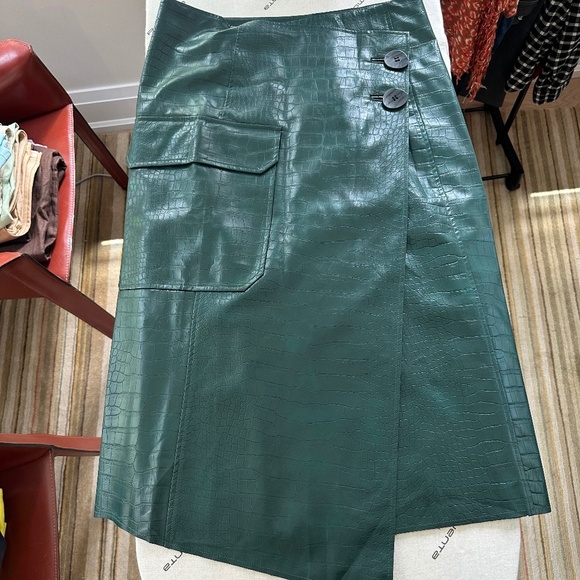 Mijeong Park - Deep Green Crocodile Embossed Faux Leather Skirt - Size L - Picture 4 of 16